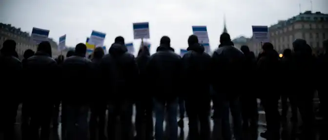 Десятый день протестов: украинские города объединяются в защите министра обороны