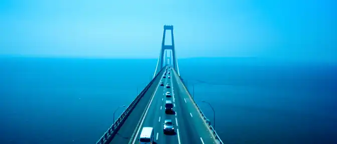Крымский мост снова открыт для автомобилей: движение восстановлено