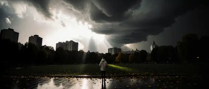 Прощай, лето: Москву накрывает холодный фронт и осенняя прохлада